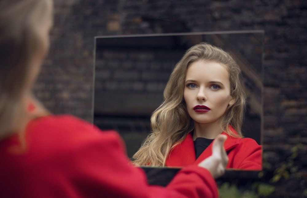 Алиса в Зазеркалье