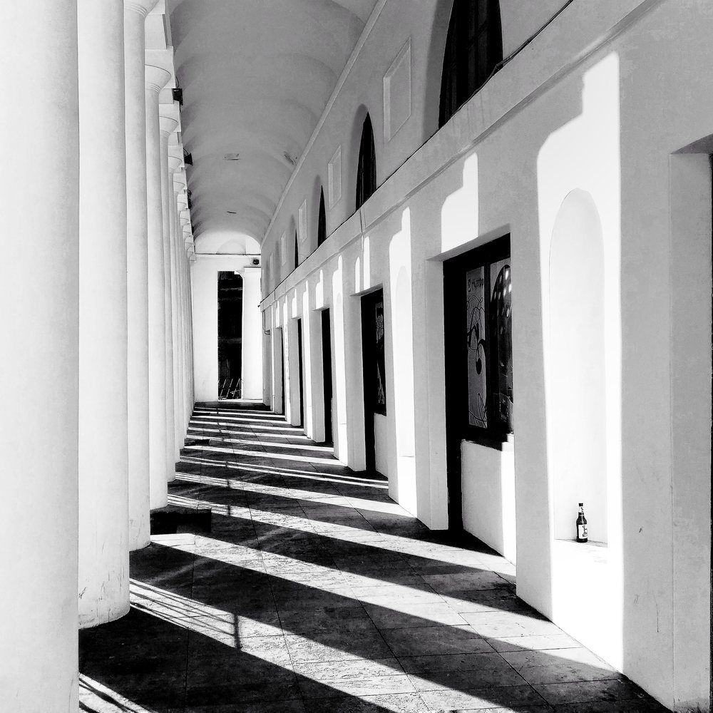 Этюд с тенями и бутылкой