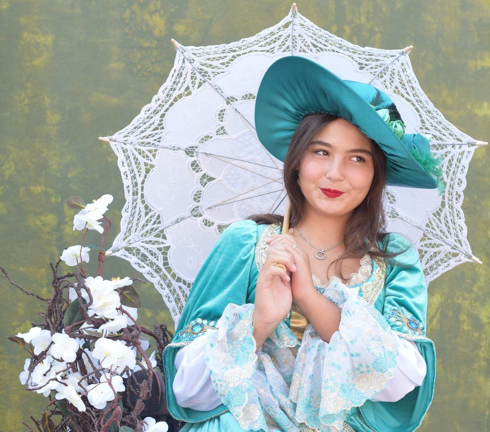 Как же красиво раньше одевались женщины.