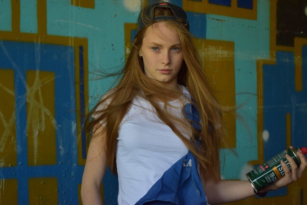 Женщина красива в любом наряде!