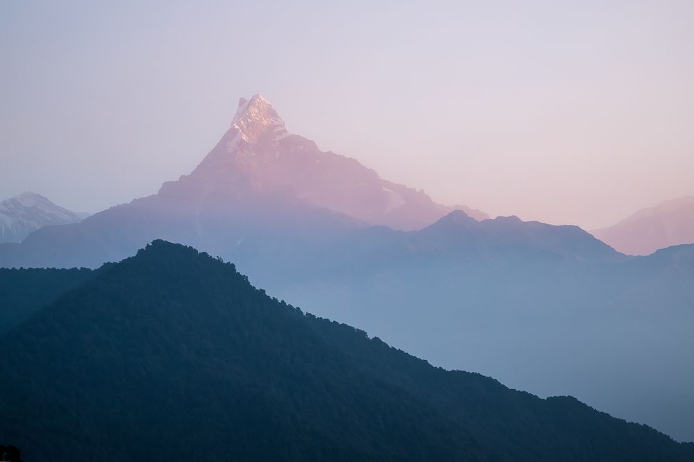 На рассвете.