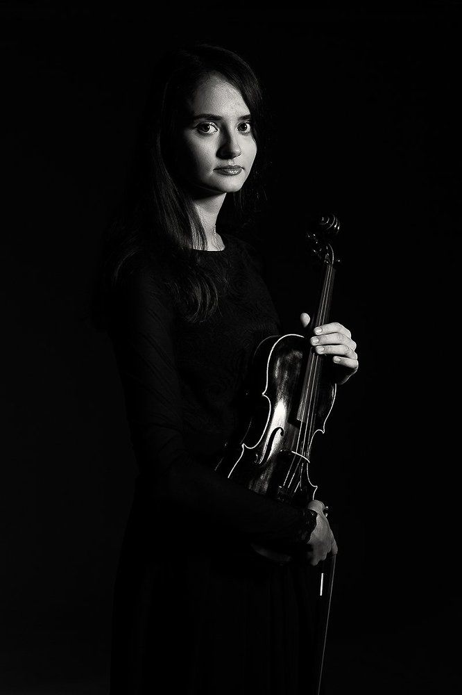 Скрипачка Соня.