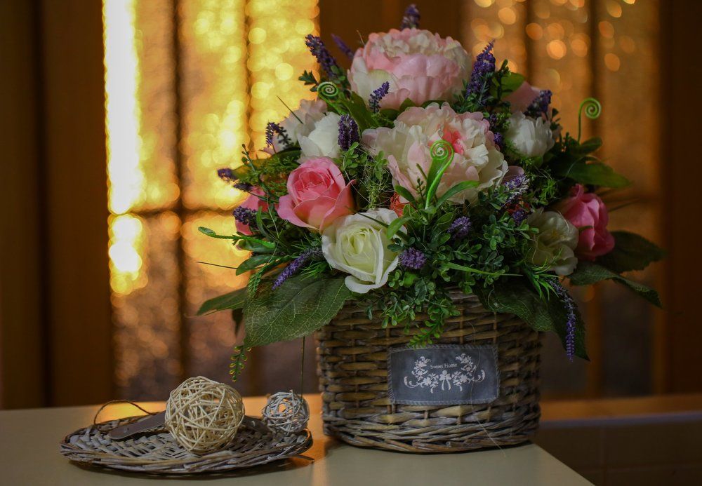 Пионы в корзине