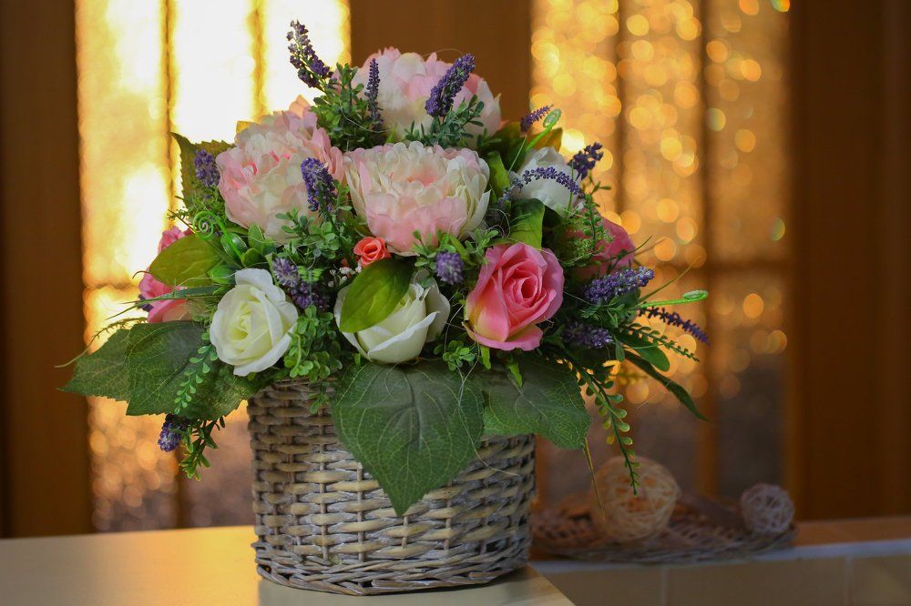 Пионы в корзине