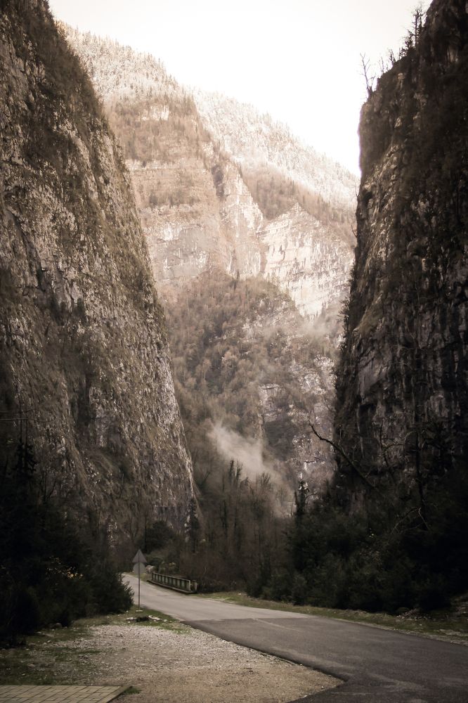 Ущелье в горах Абхазии