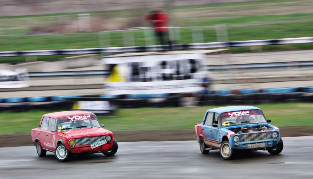 Проносясь по трассе мимо