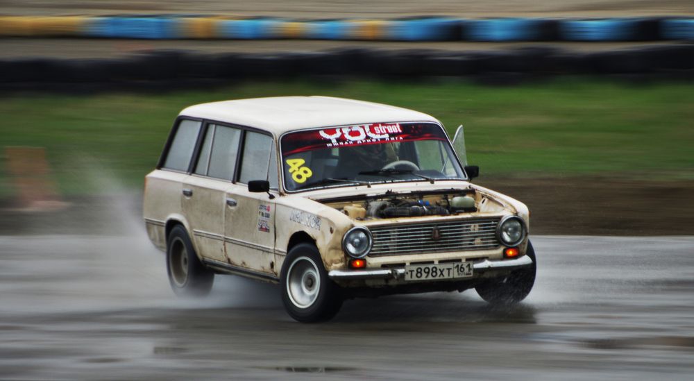 В управляемом заносе боевая "классика"