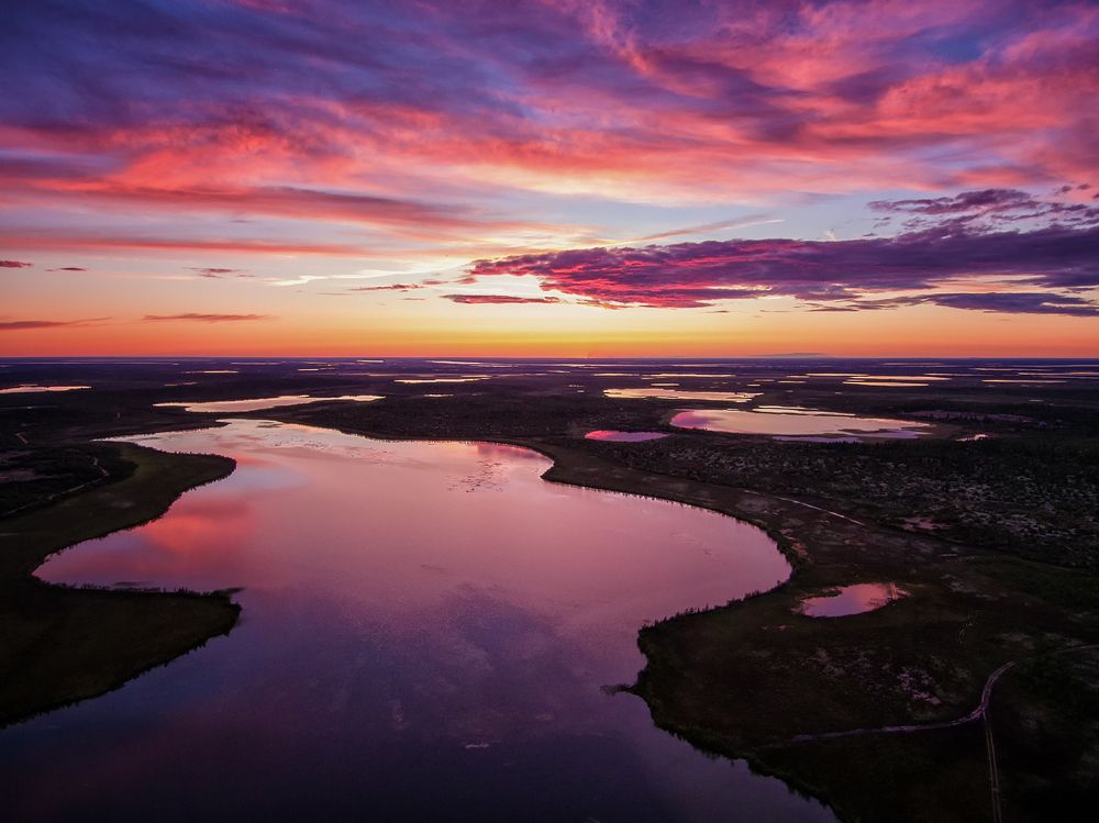 Пламенеющий закат над озером Ярэйто