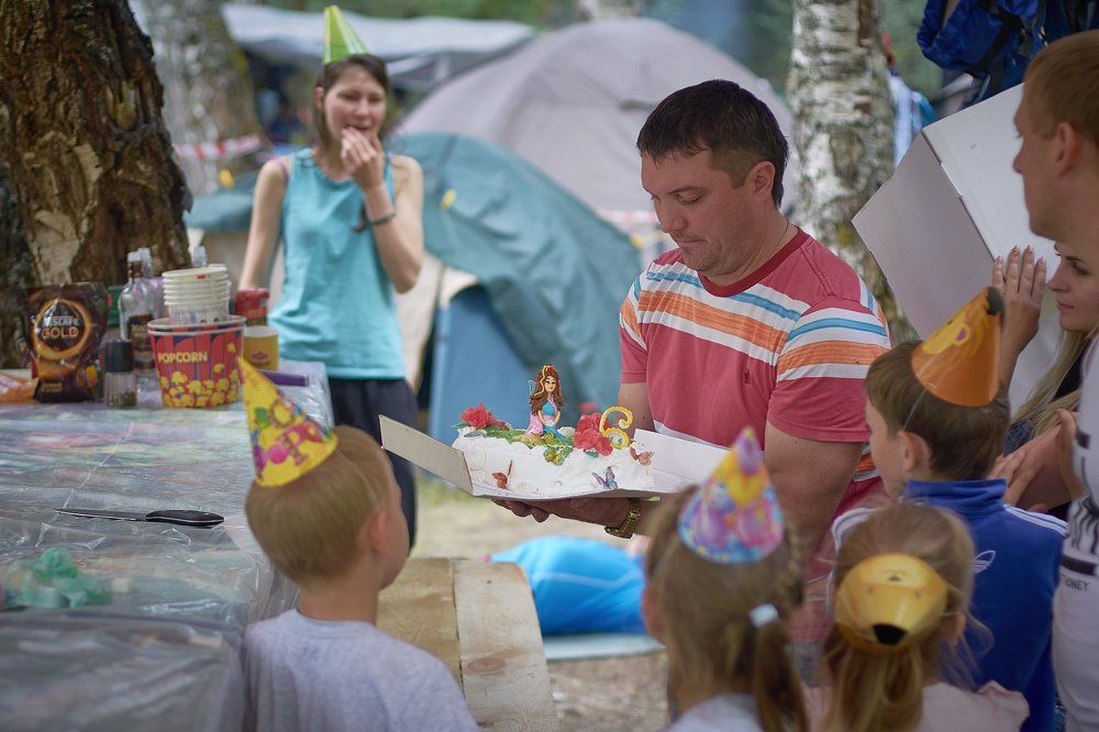 радуется, как ребенок