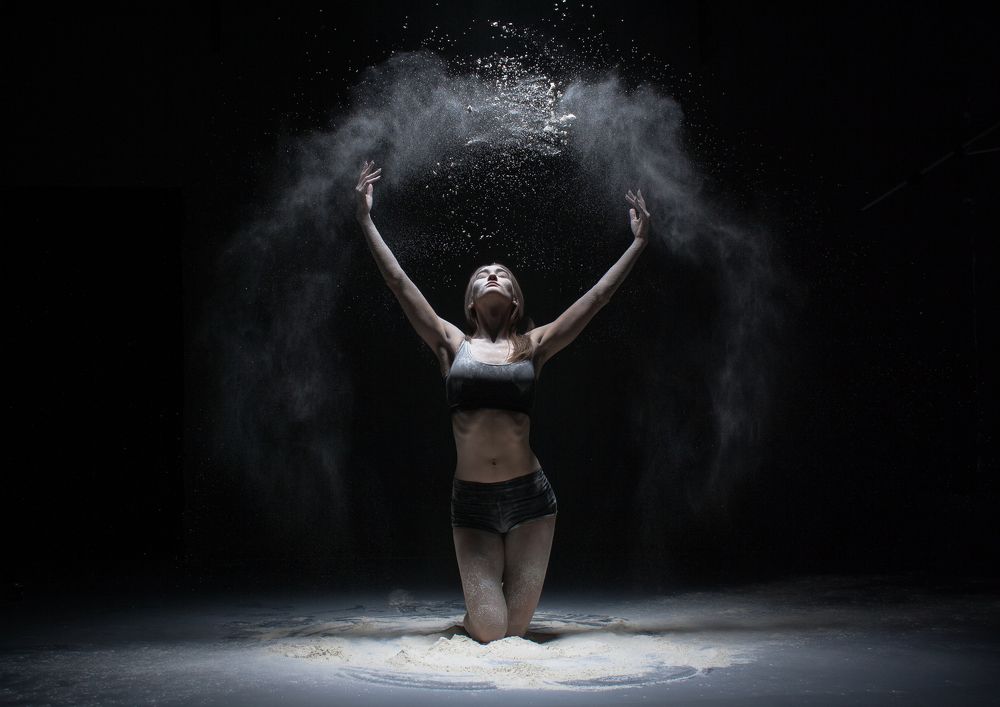 Игра с мукой