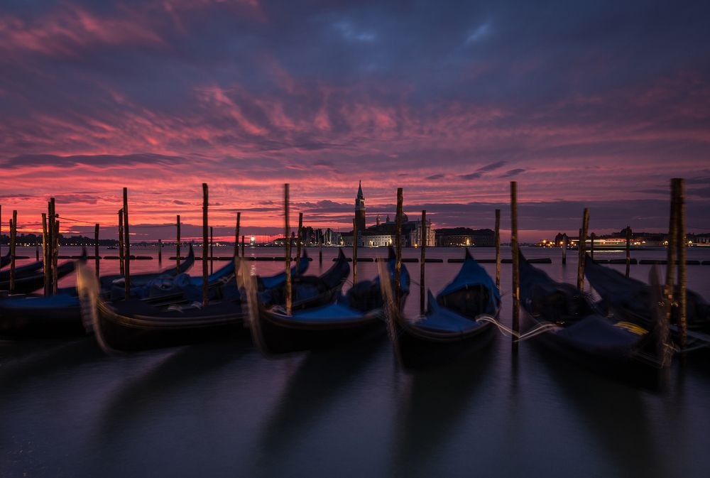 The dancing gondolas