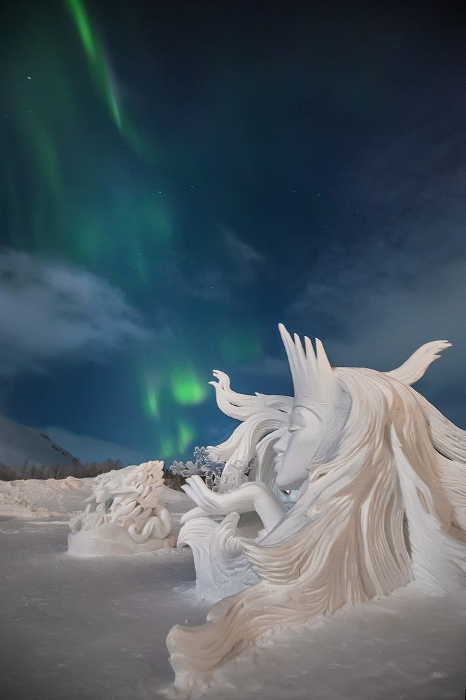 Северная королева, вызывающая сияние