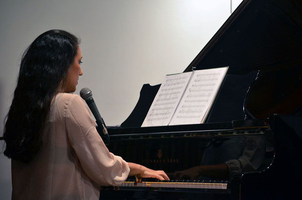 pianist lady : Prisca Davila