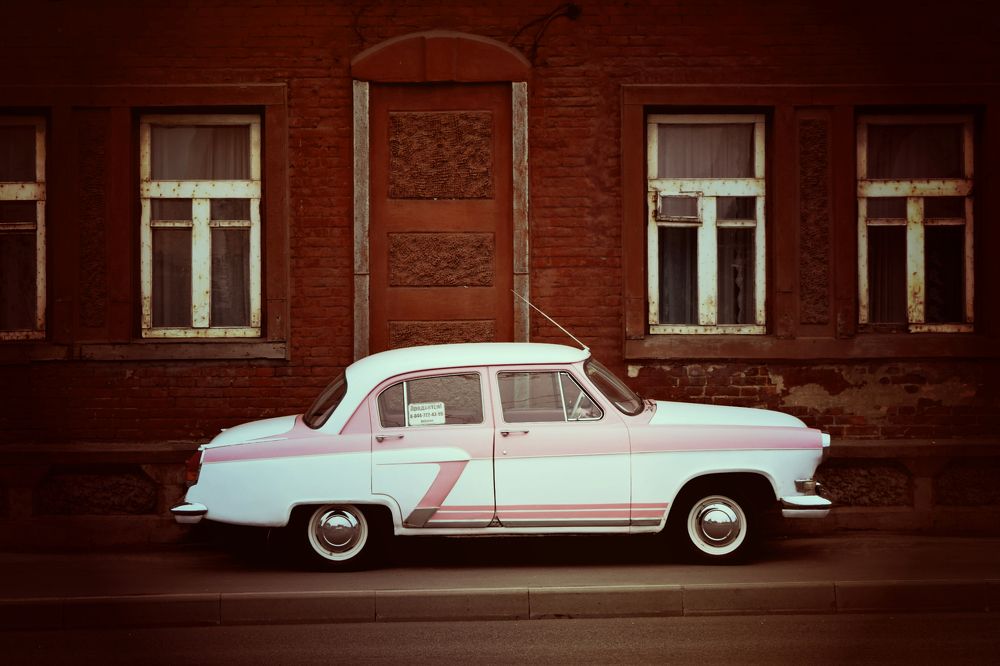 бело-розовый ГАЗ-21