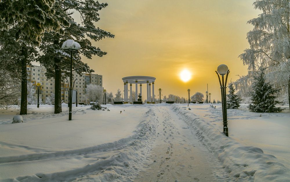 На закате.