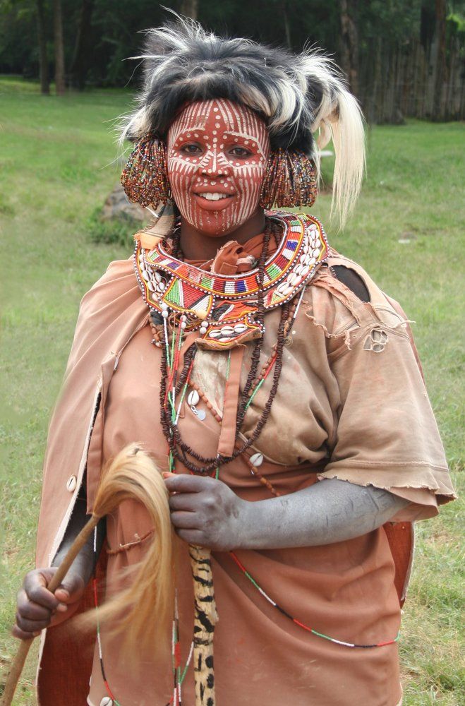 Дама из племени Кикуйя