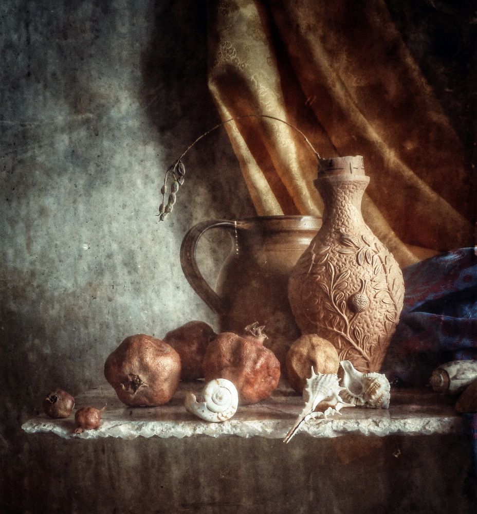 гранат и ваза