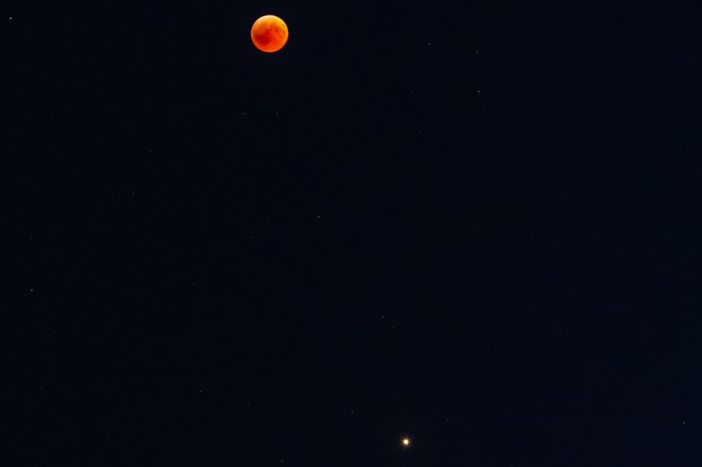 Луна и марс