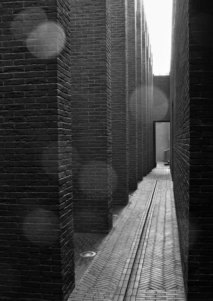 Коридорами театра Шекспира.