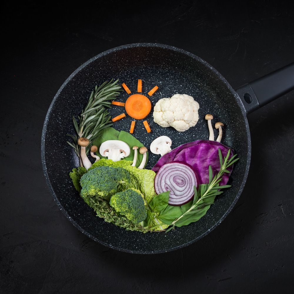 Шампиньоны на капустных полях в лучах морковного солнца.