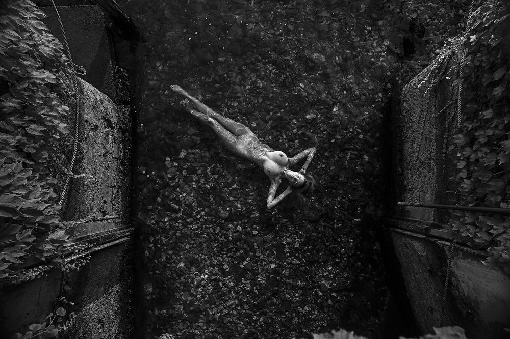 figure on locations / 23