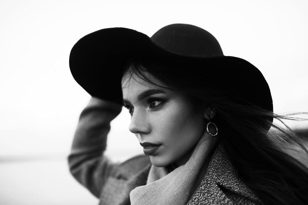 Девушка в шляпе