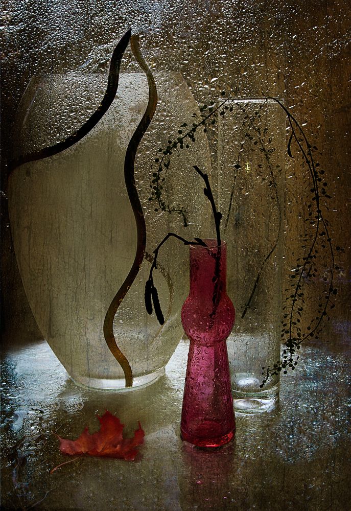 Дождь струится от звезды.