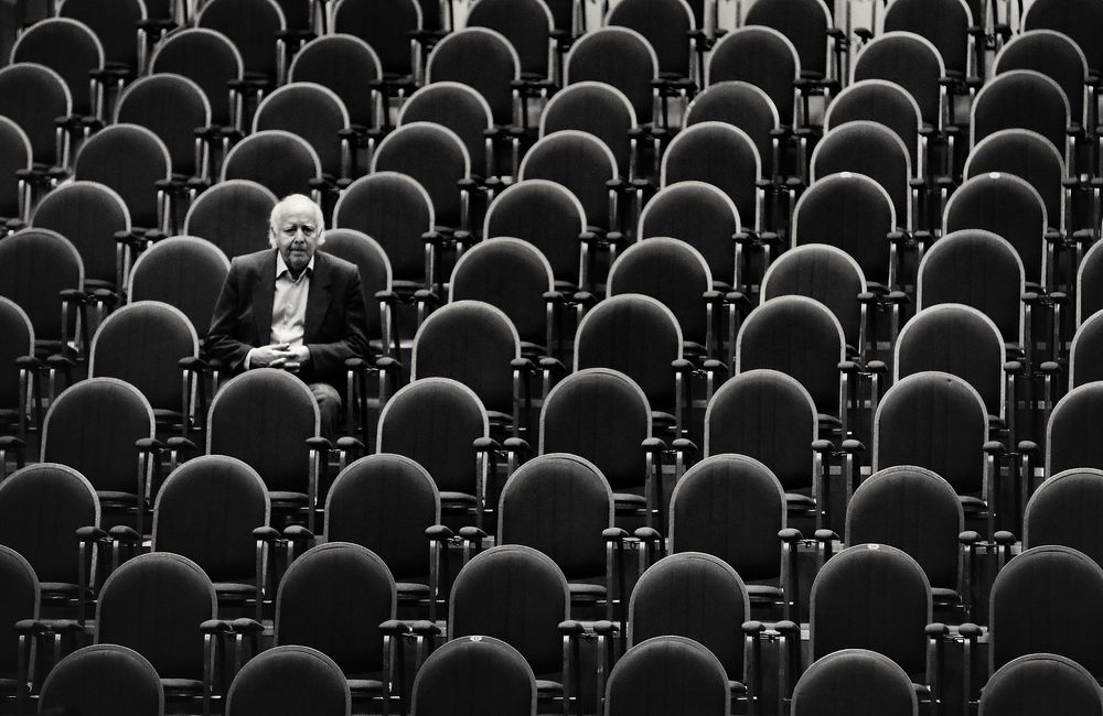 Моно зритель в Моно хроме…