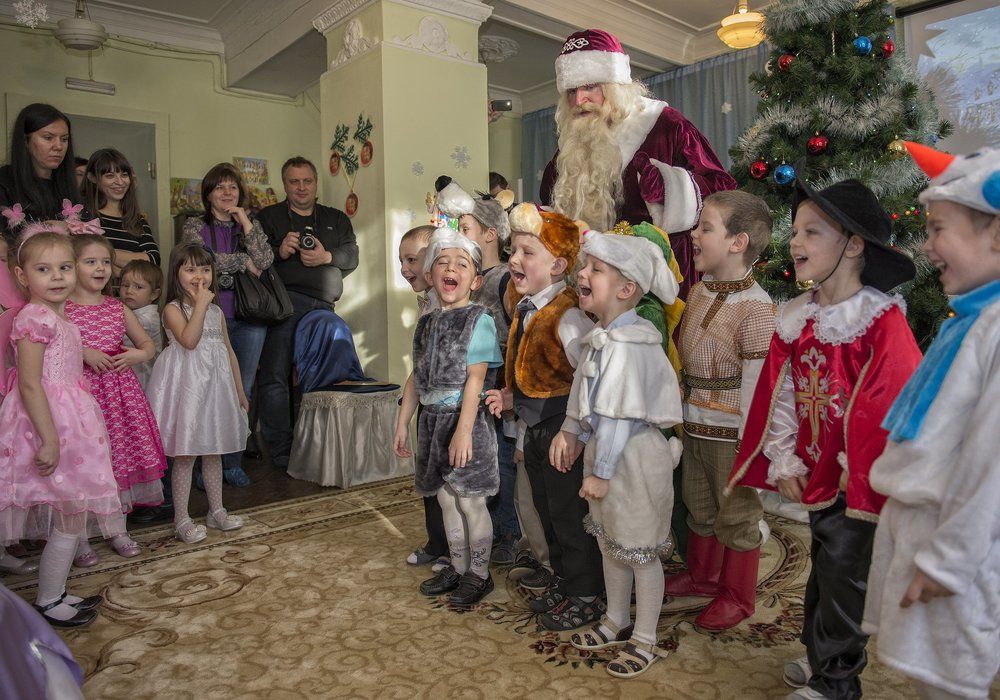 Мальчики покаряют девочек