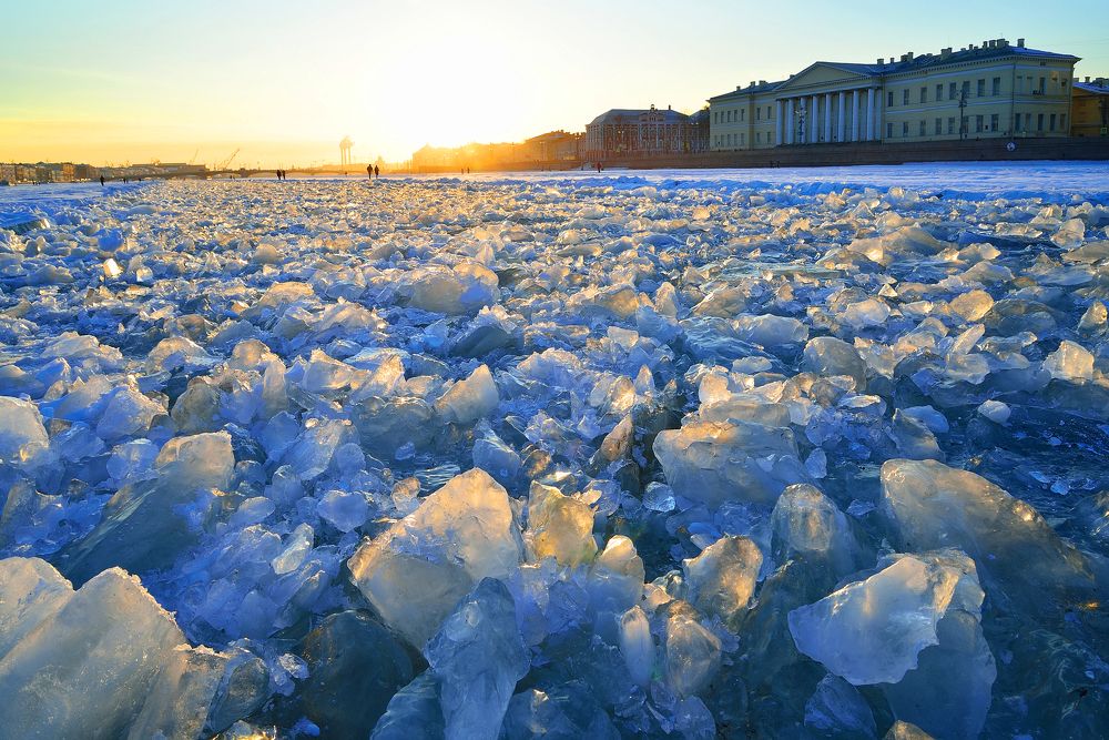 Закат на ледяной Неве