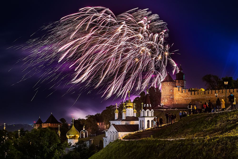 Праздничный салют.