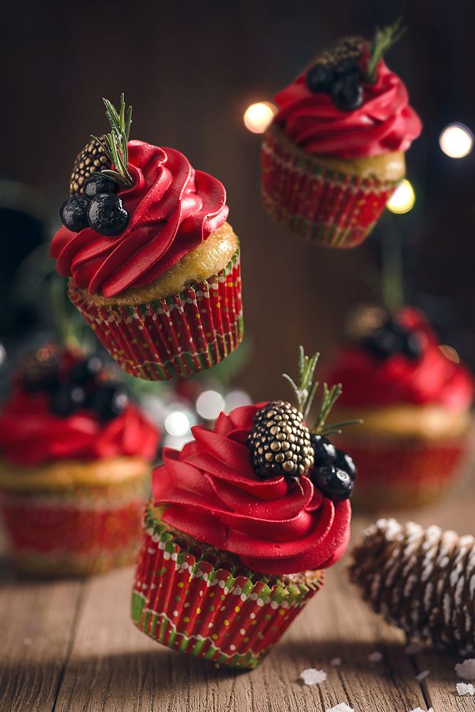 Christmas Floating Cakes