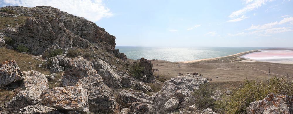 Озеро и море