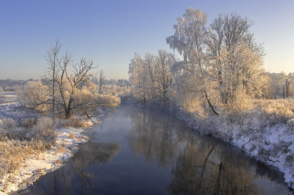 Река Истра морозным утром