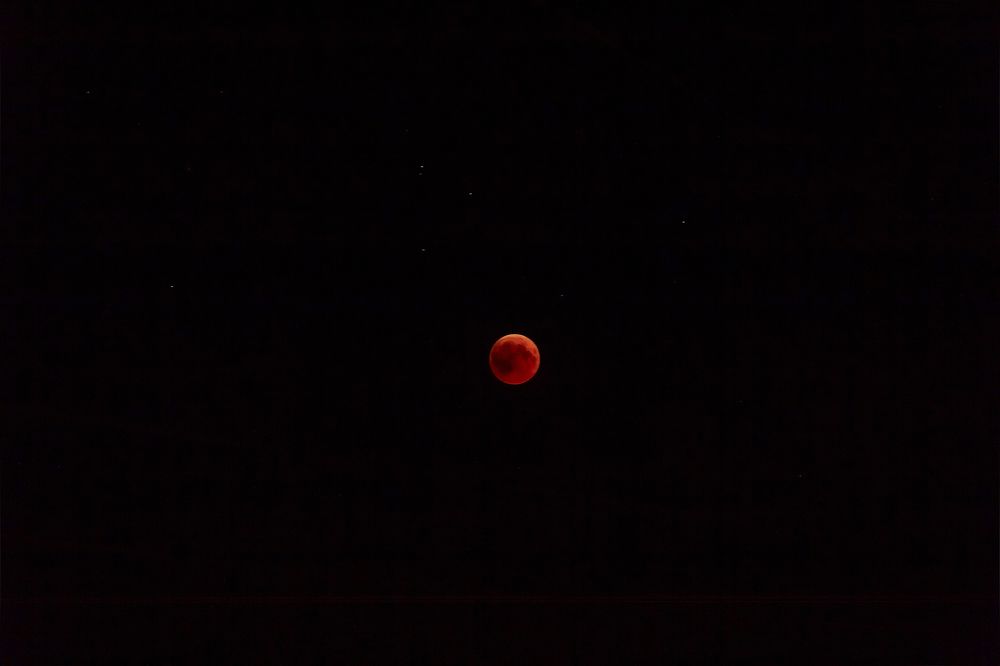 Луна кровавая