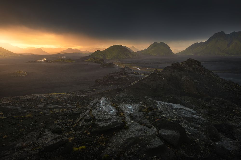 Черная пустыня на закате