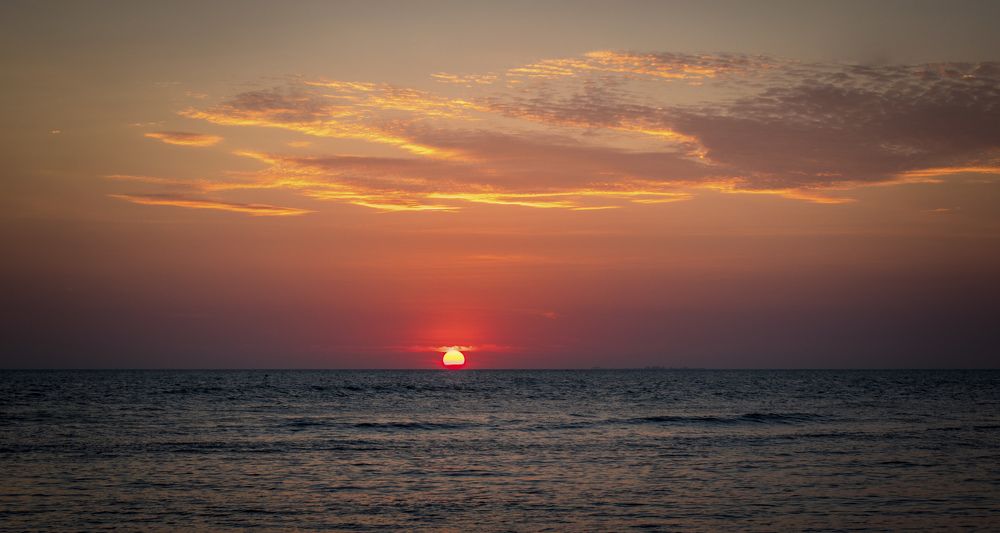 SUNSET OVER THE OCEAN: