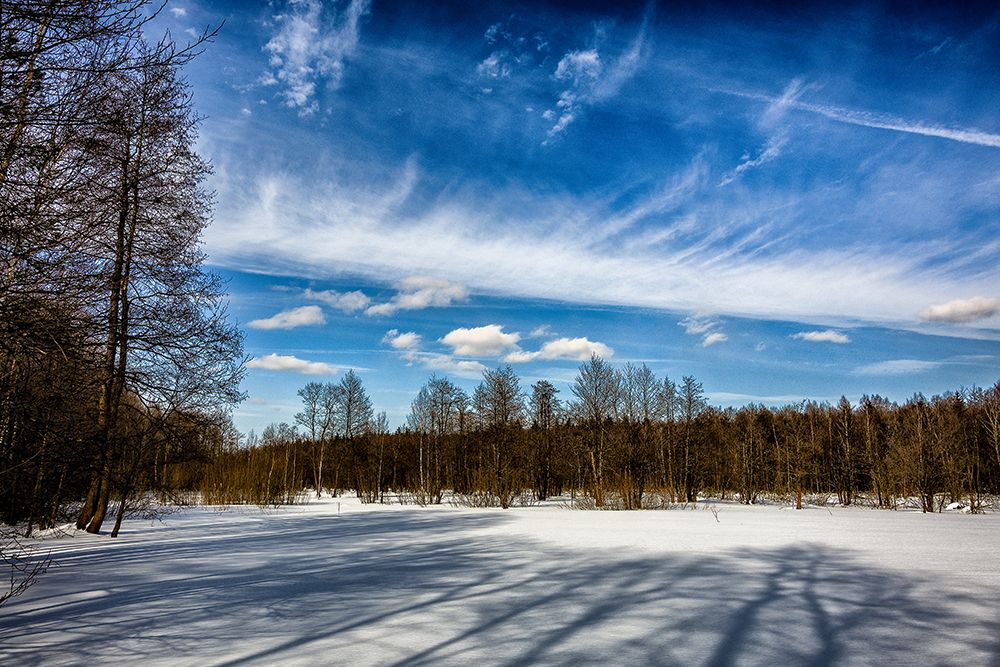 Зимнее синее небо