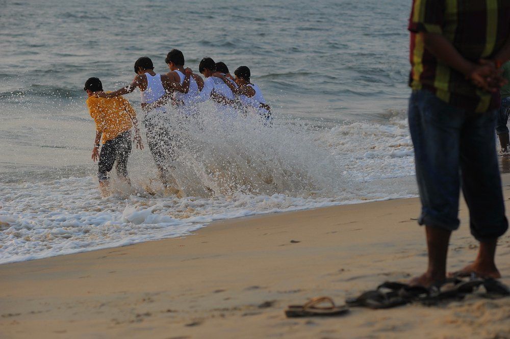 Все его сыновья.