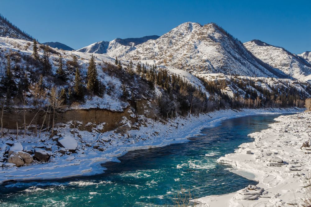 Бирюзовая Катунь зимой.