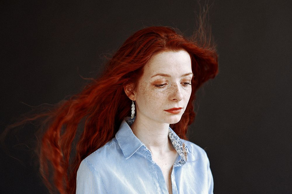 Девушка с серебряной сережкой