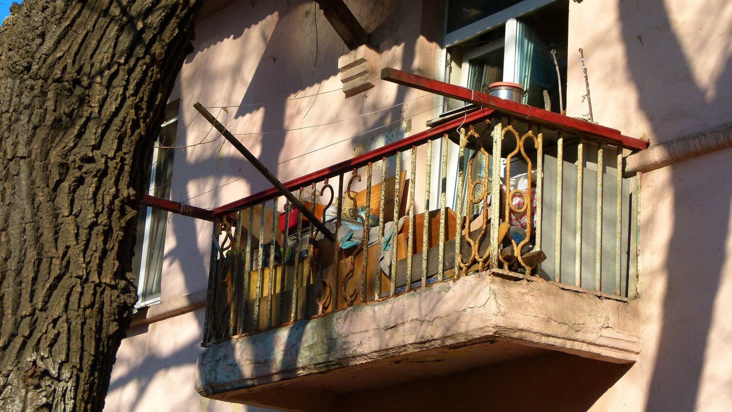 Trash out of the House ... Хлам вон из Дома...