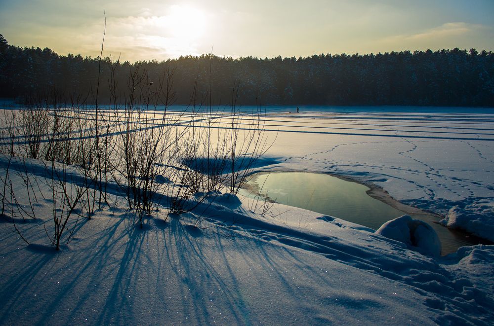 Озеро зимой.