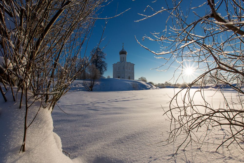 Покрова на Нерли зимой