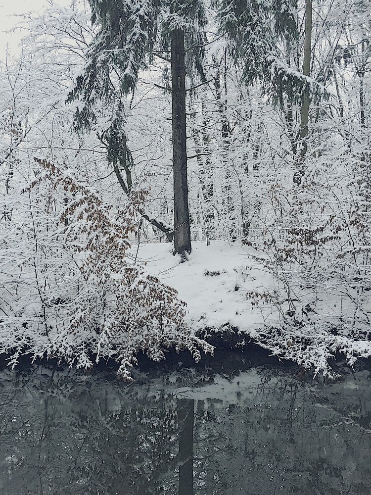 На том берегу