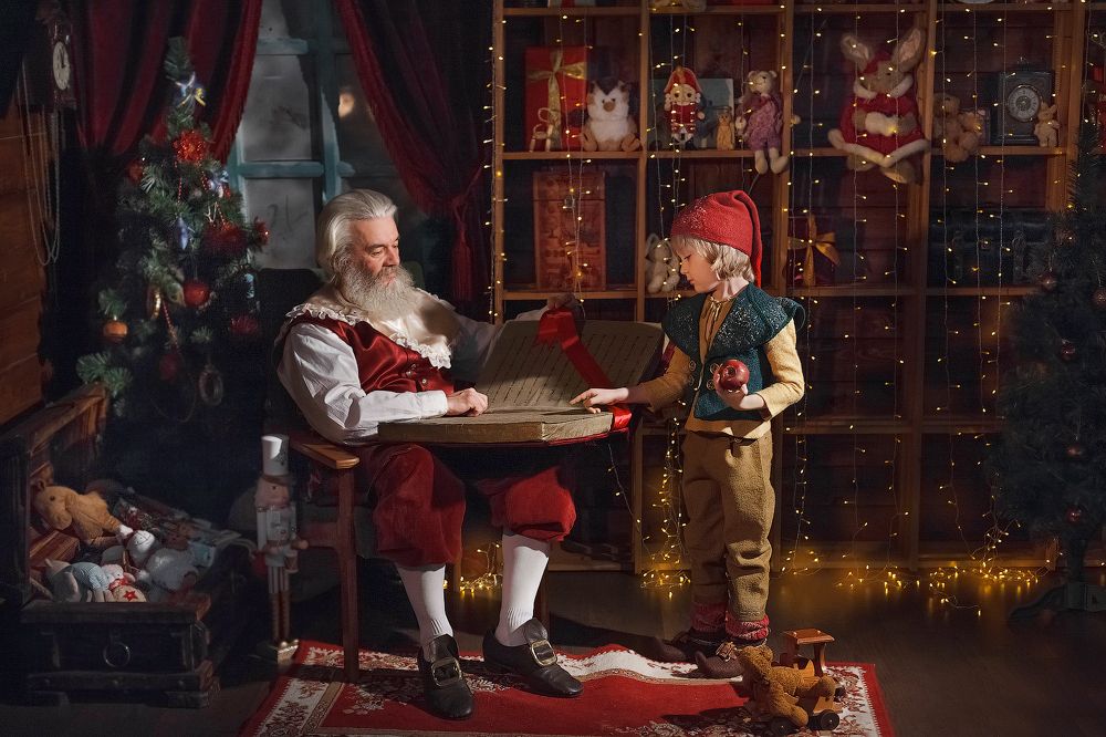 Санта и его помощник