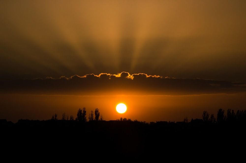 Небесные корабли на закате