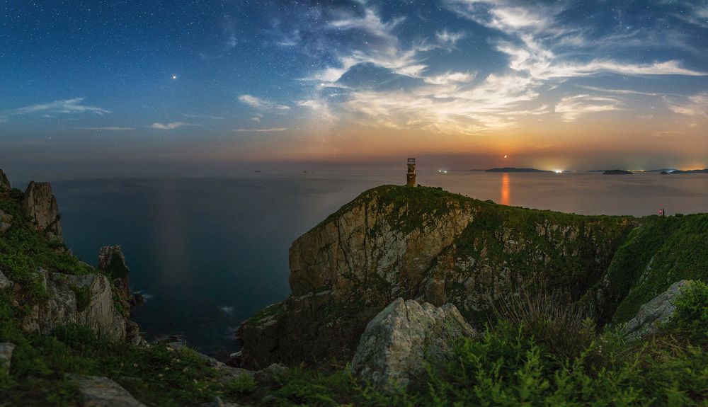 Закат Луны на о. Шкота