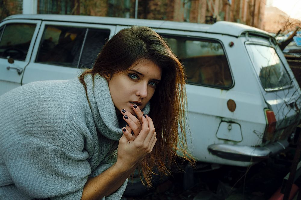 на задворках