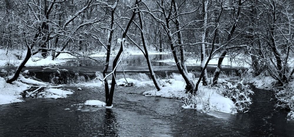 Течет река...